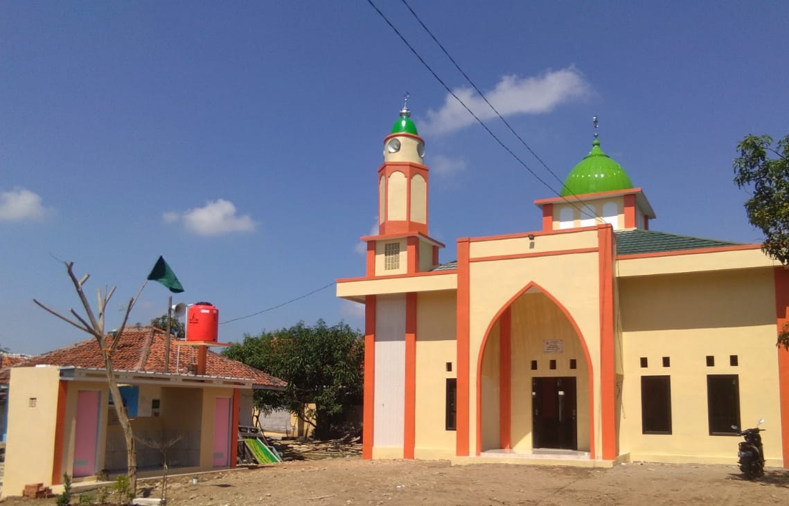 Exterior of the mosque, showing its entrance and windows.