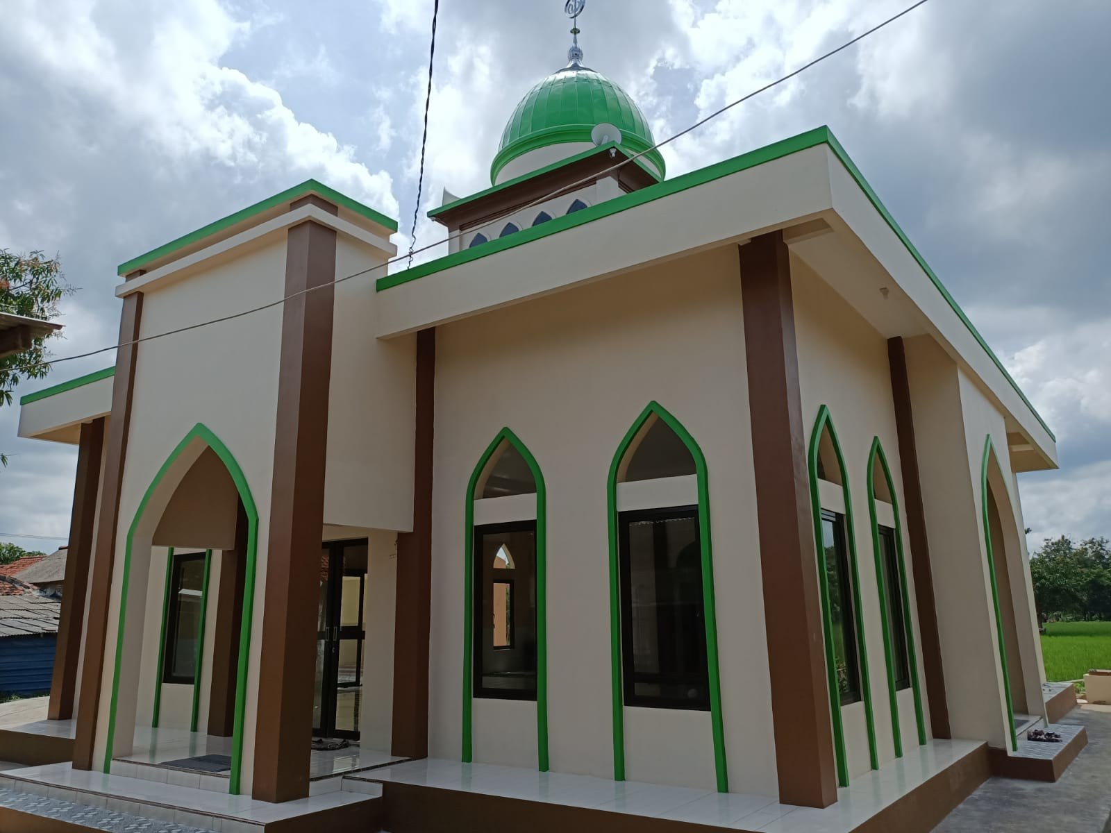 Exterior of the mosque, showing its entrance and windows.