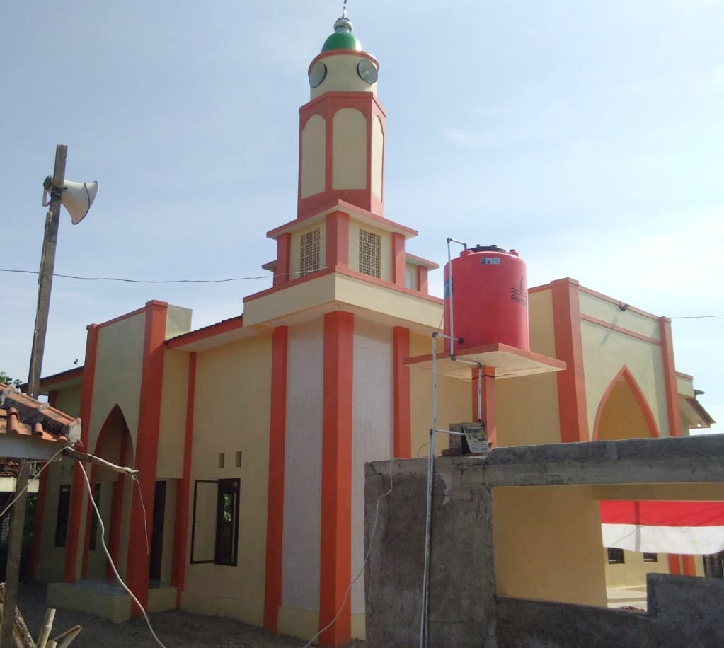 Exterior of the mosque, showing its entrance and windows.