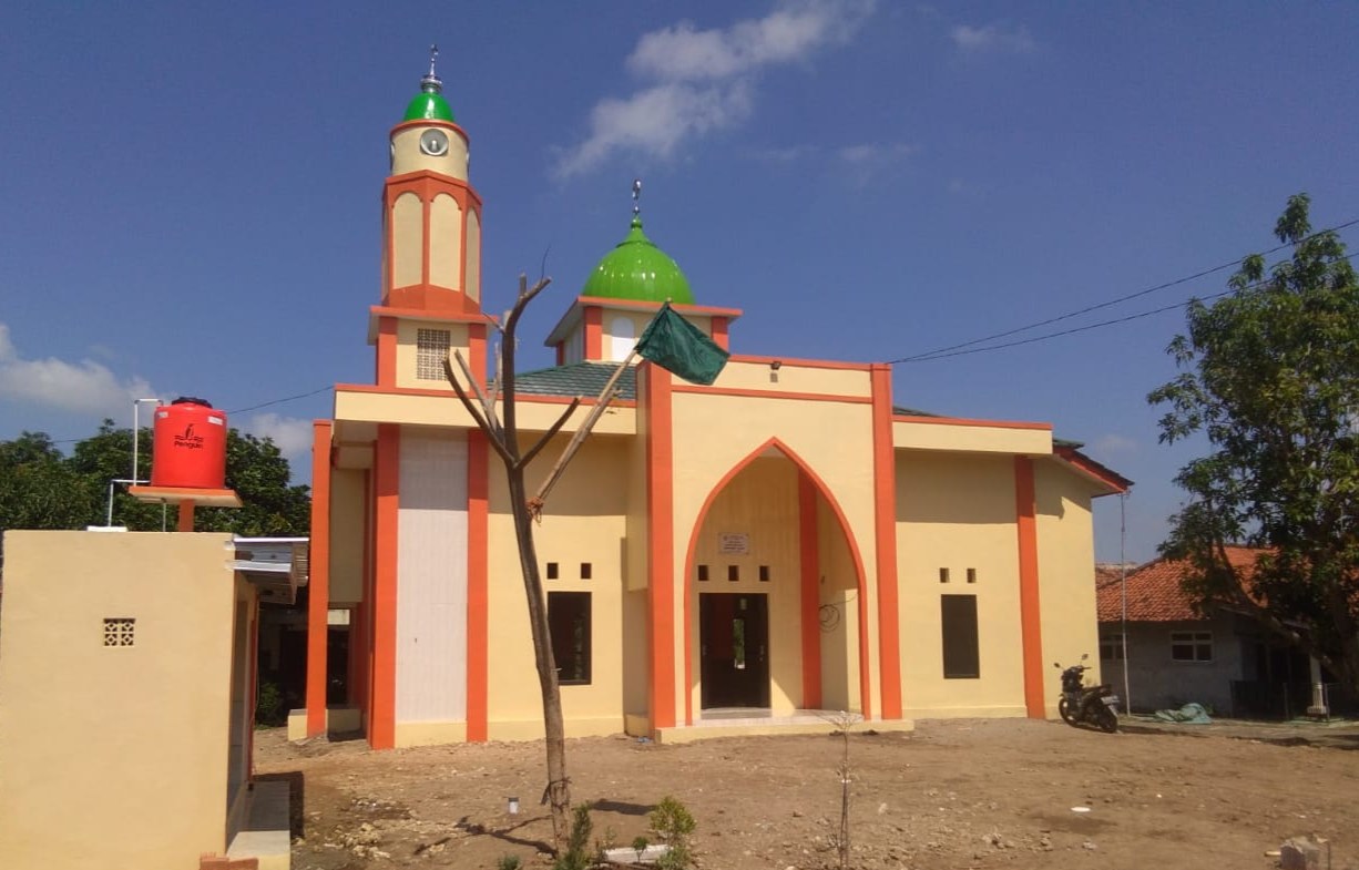 Exterior of the mosque, showing its entrance and windows.